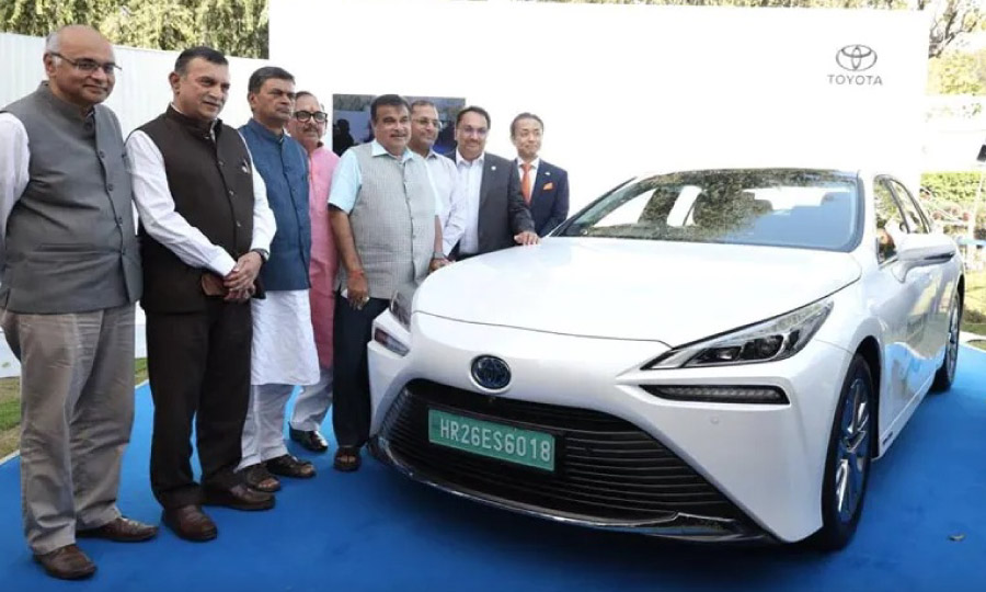 Pilot project for green hydrogen-based fuel cell EV launched by Nitin Gadkari
