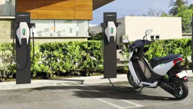Hero-Electric,-ElectricPe-tie-up-for-setting-up-of-ev-charging-stations